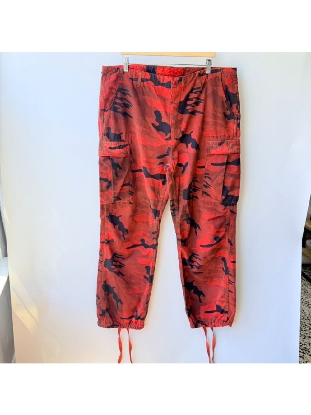 Hellstar Embroidered Logo Cargo Pants Men’s Size XL Red Camo H74